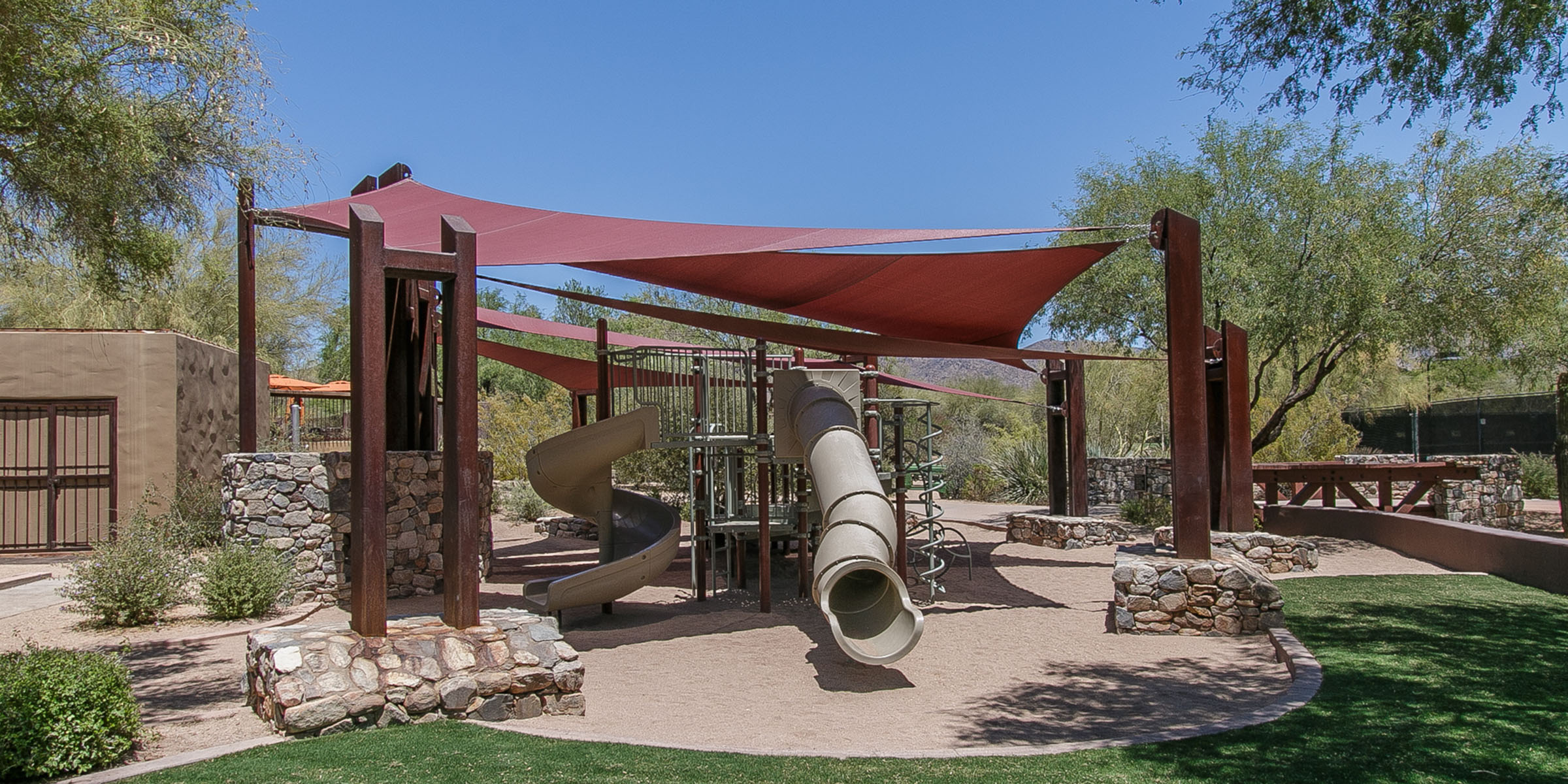 D2) COMMUNITY PLAYGROUND